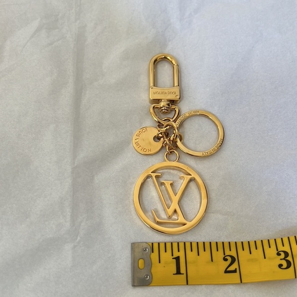 LOUIS VUITTON circle gold bag charm key holder - Picture 11 of 11